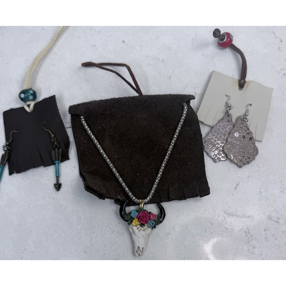 Boho Western Jewelry Lot Necklace Bull Skull Pendant + 2 Pair Earrings Arrows